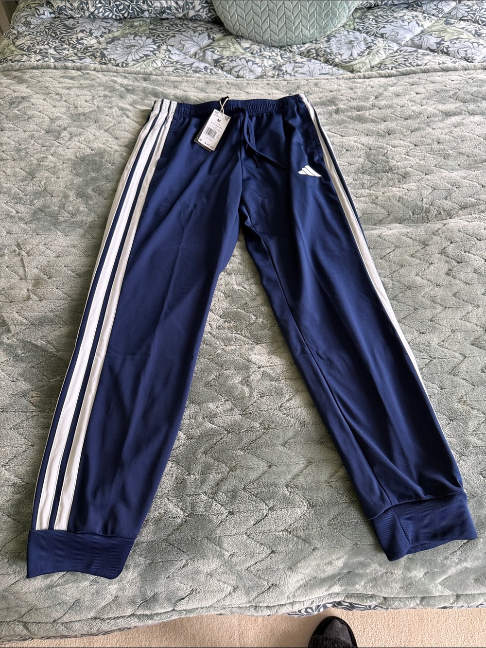 NWT Men’s M Navy Blue Straight Leg Regular Fit Track Joggers with White Stripes.